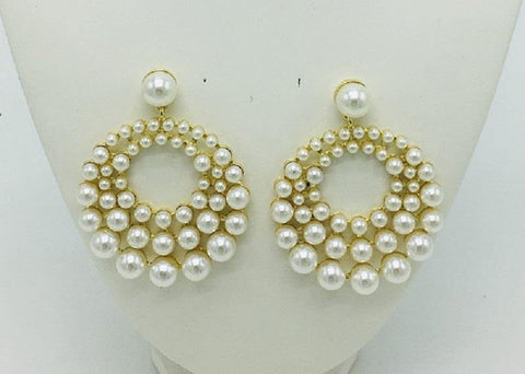 Dangling  cream pearl earrings